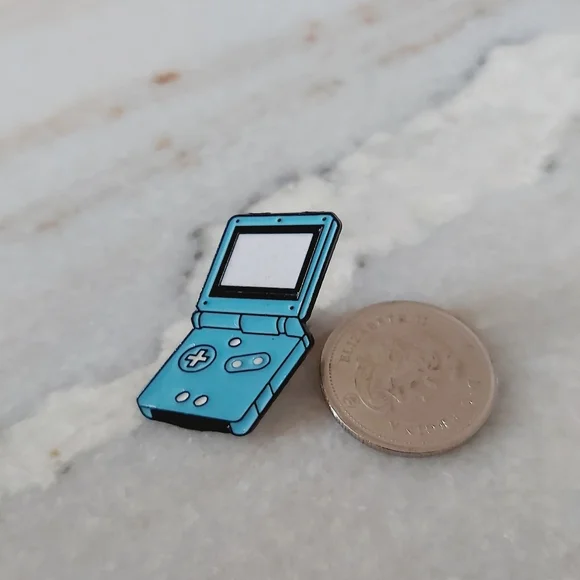 Last One⭐Gameboy Advance Enamel Pin - Picture 3 of 5